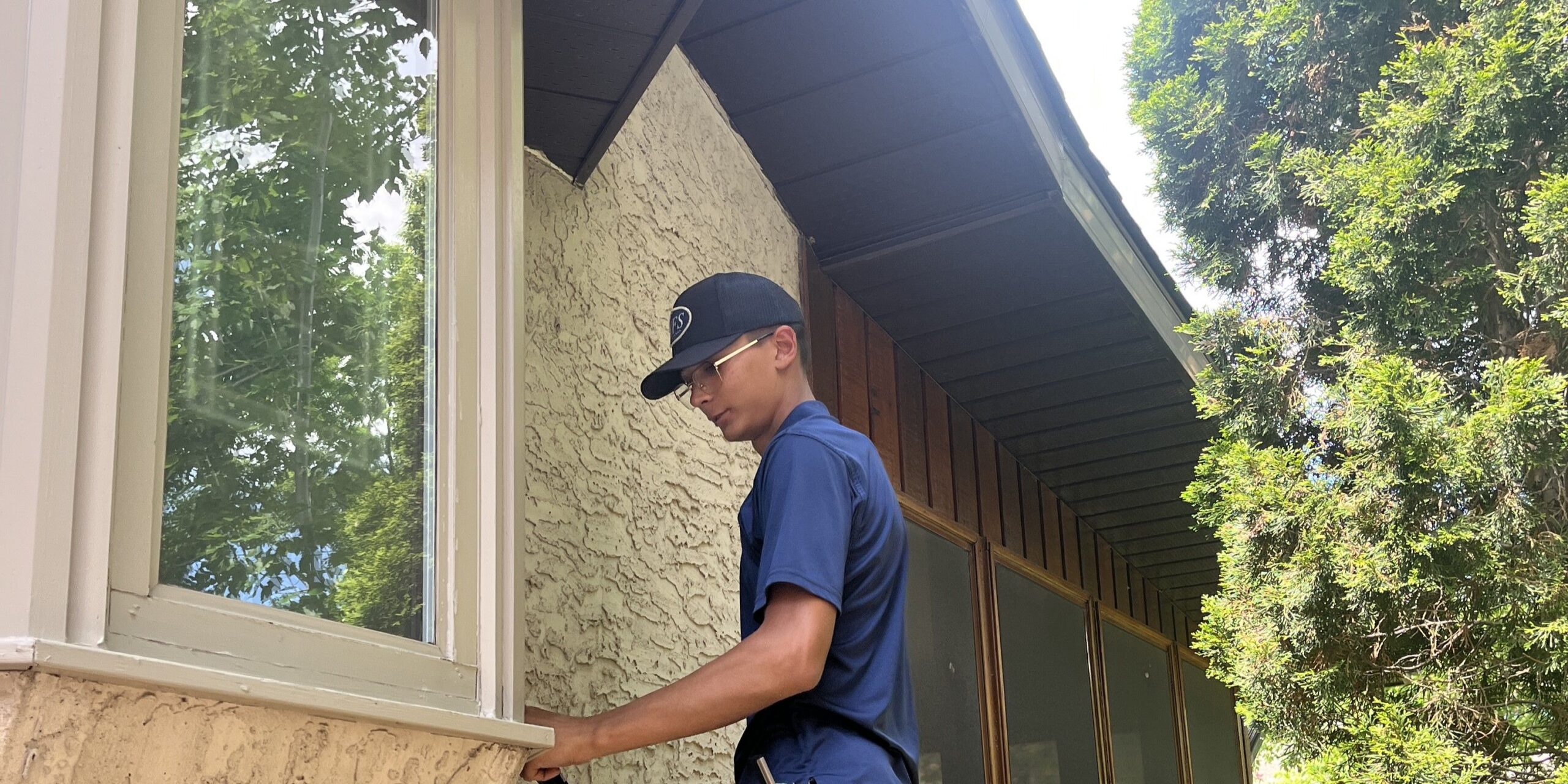 DIY vs Professional Window Cleaning: The Pros and Cons